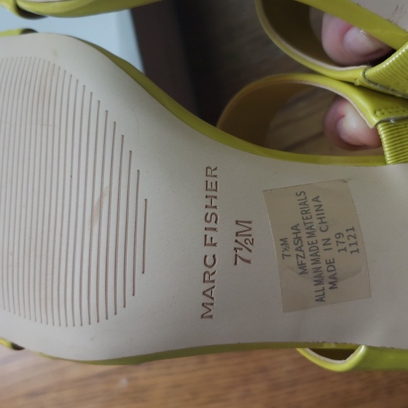 NIB Marc Fisher Zasha Sandal In Yellow Women\'s Size 7.5